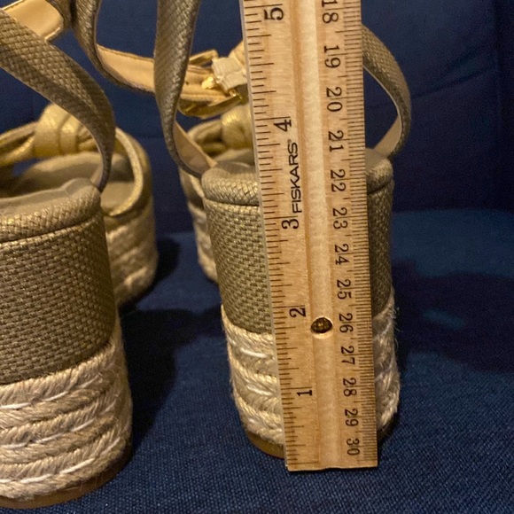 Wedge - Picture 3 of 7